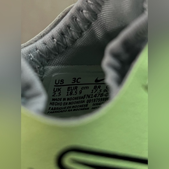 Nike Flex Runner Gray and Green Sneakers with Velcro and Breathable Mesh - Picture 4 of 4